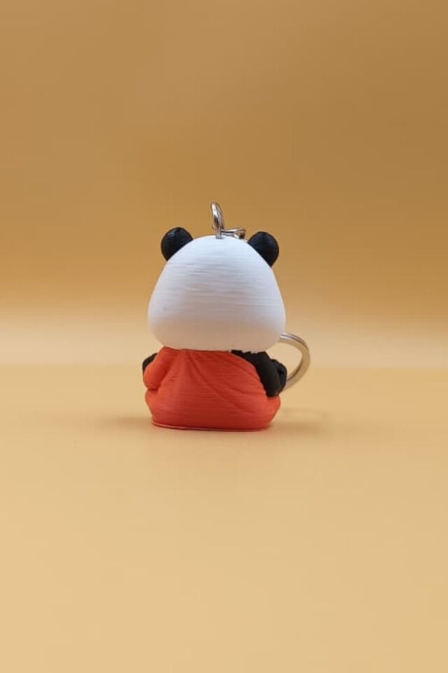 Meditasyon Yapan Panda Anahtarlık – Zen ve Sevimliliğin Buluşması!