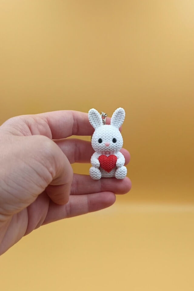 Örgü Desenli Sevimli Havuçlu Beyaz Tavşan Tasarımlı Anahtarlık (Plastik)-  Çanta Süsü Charm Kalp