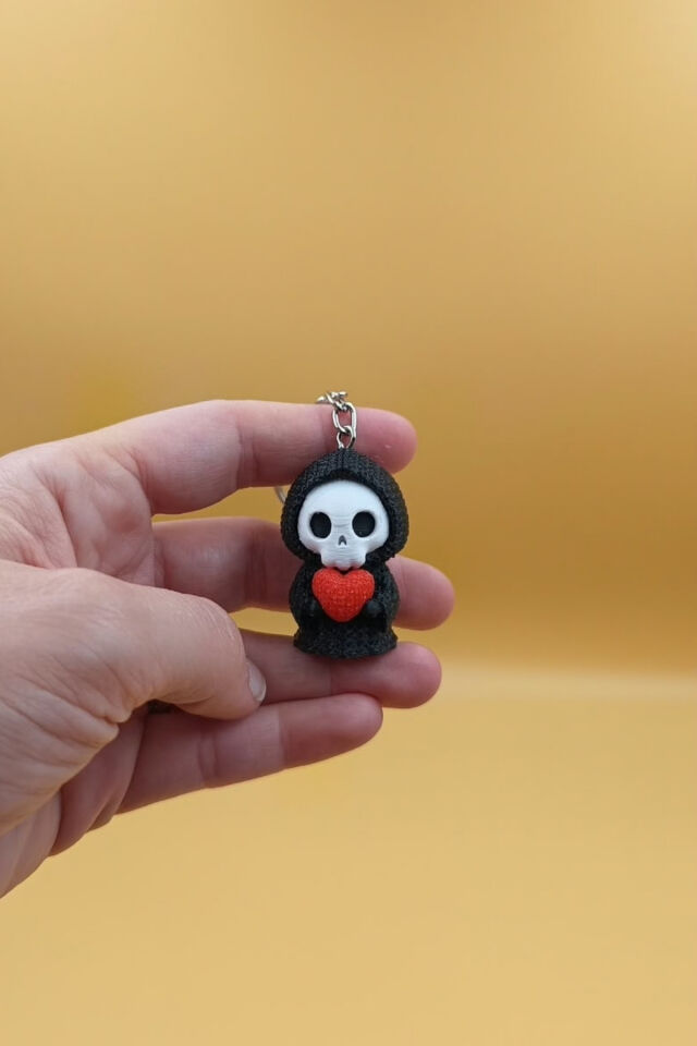 Örgü Desenli Kırmızı Kalpli Sevimli Azrail Anahtarlık (Plastik)-  Çanta Süsü Charm